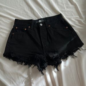 High Wasited Levi’s Shorts Size 25